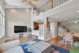 172 Price Ct in West New York, NJ - Building Photo - Building Photo