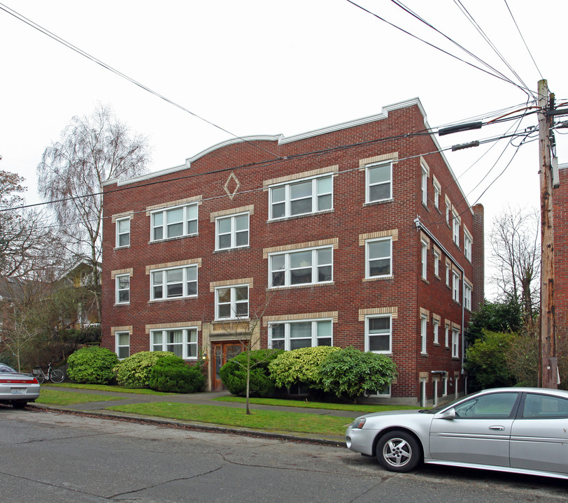 Wallingford Arms Apartments in Seattle, WA - Building Photo