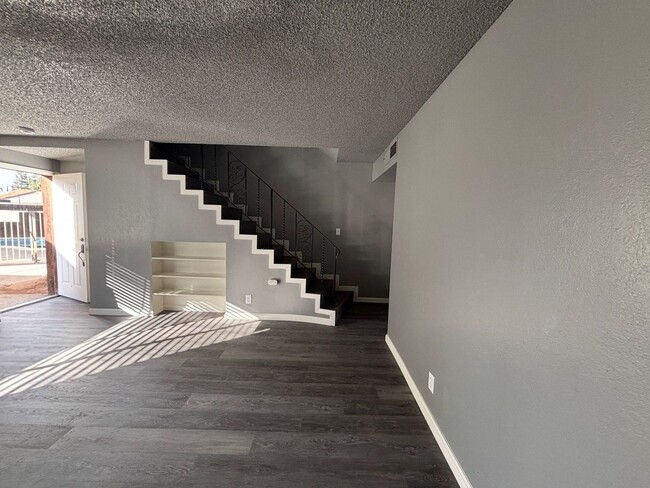 6052 N College Ave in Fresno, CA - Building Photo - Building Photo