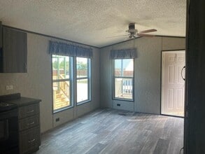 15406 FM 3083 Rd in Conroe, TX - Foto de edificio - Building Photo