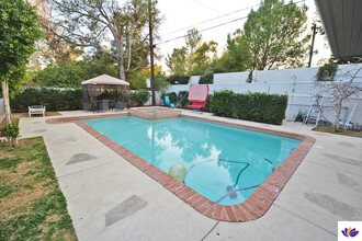 5953 Hillview Park Ave, Unit A in Van Nuys, CA - Building Photo - Building Photo