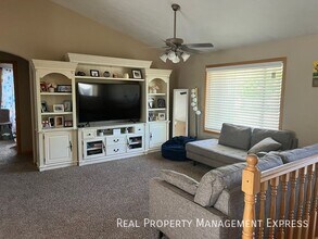 Spacious 5-Bedroom Gem with Open Concept & in Sioux Falls, SD - Building Photo - Building Photo