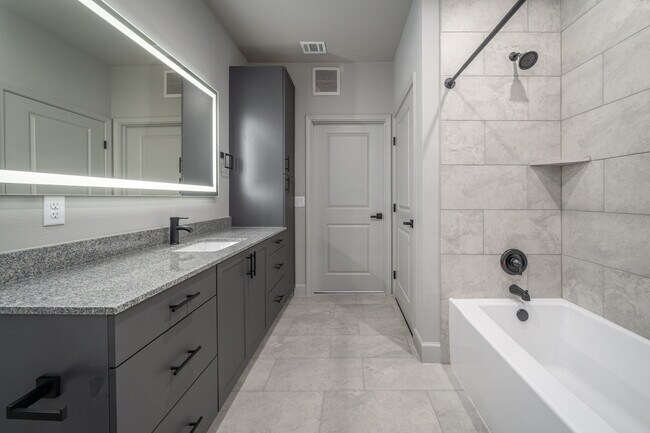 Wildwood Lake Residency in Houston, TX - Foto de edificio - Interior Photo
