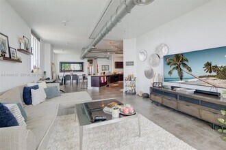 700 NE 25th St in Miami, FL - Building Photo - Building Photo