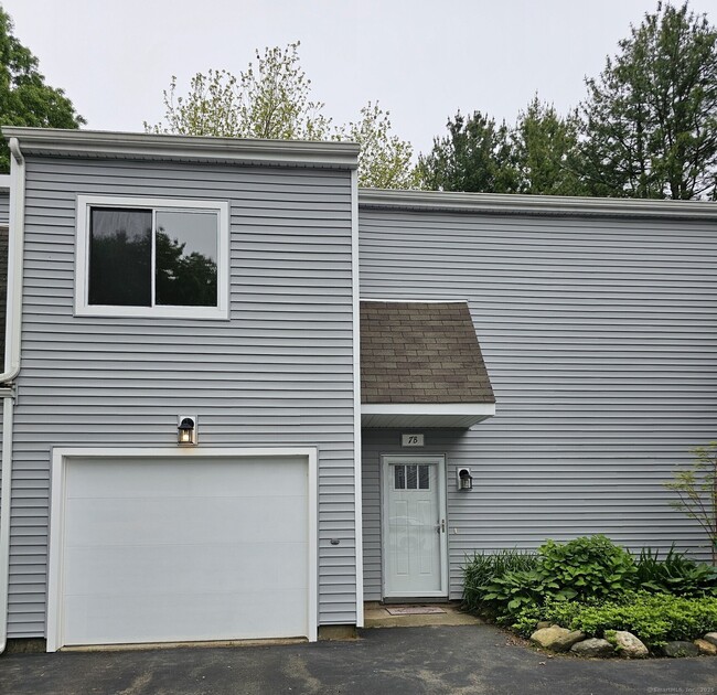 274 Church St in Guilford, CT - Building Photo - Building Photo