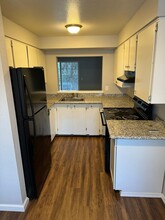 Park Apartments in McMinnville, OR - Building Photo - Primary Photo