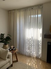 740 N Kings Rd in Los Angeles, CA - Building Photo - Building Photo