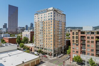 Pacific Tower Apartments in Portland, OR - Foto de edificio - Building Photo