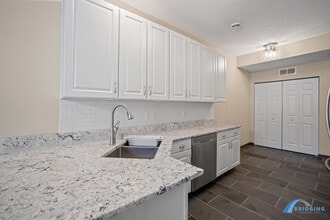 5050 Holly Ln N in Plymouth, MN - Building Photo - Building Photo