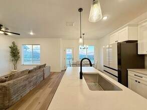 2886 Red Velvet Ln in Saratoga Springs, UT - Building Photo - Building Photo