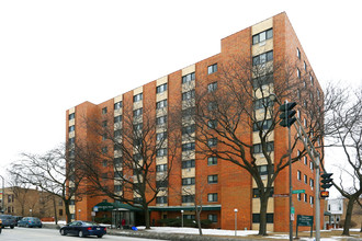 Ebenezer Primm Towers in Evanston, IL - Building Photo - Building Photo