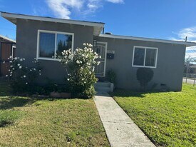 11828 State St in Lynwood, CA - Building Photo