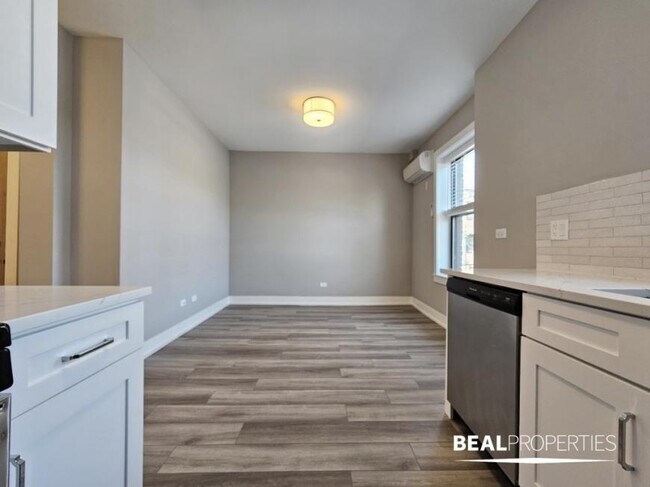 3943.5 N Janssen Ave in Chicago, IL - Building Photo - Building Photo