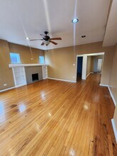 7835 S Saginaw Ave in Chicago, IL - Building Photo - Building Photo