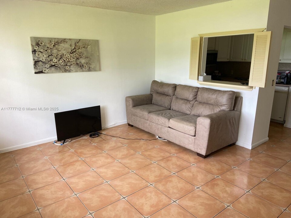 8 Fanshaw A in Boca Raton, FL - Building Photo