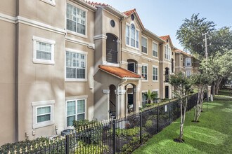 Reata at River Oaks in Houston, TX - Building Photo - Building Photo