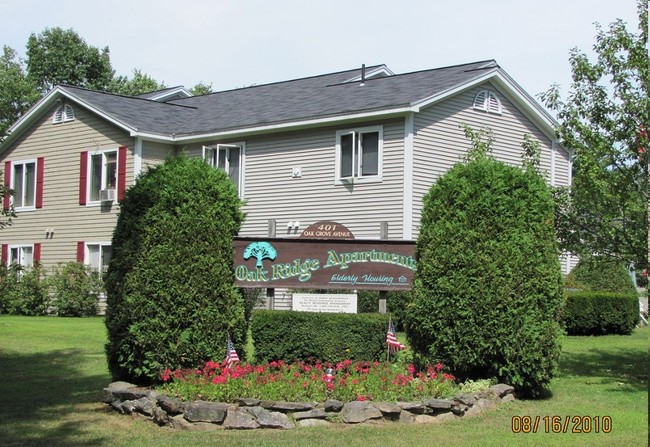 Oak Ridge Apartments in Bath, ME - Foto de edificio - Building Photo