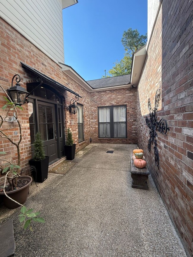 4218 Bluebonnet Rd in Baton Rouge, LA - Building Photo - Building Photo