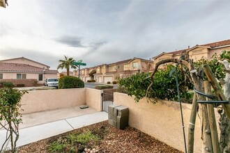48 Belle Essence Ave in Las Vegas, NV - Building Photo - Building Photo
