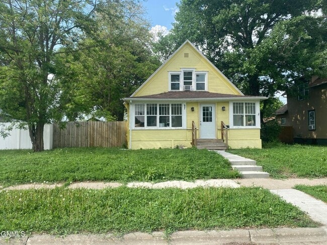 property at 632 2nd St SW