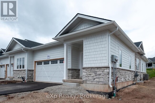 159 Hawthorn Cres in Georgian Bluffs, ON - Building Photo - Building Photo