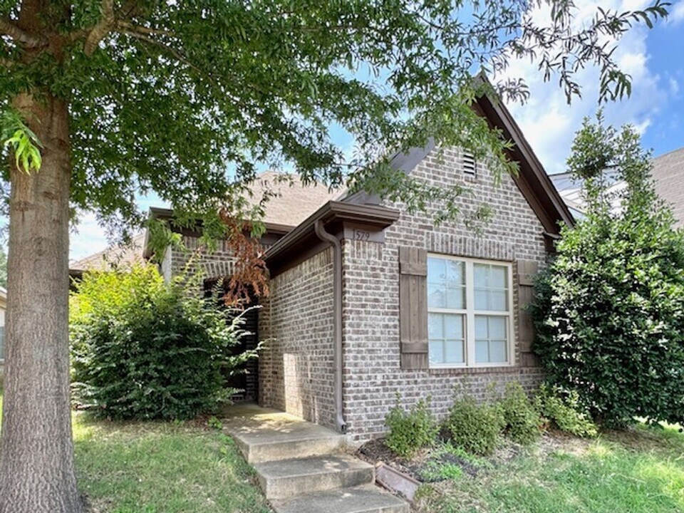 1579 Wynne Grove Rd in Cordova, TN - Building Photo
