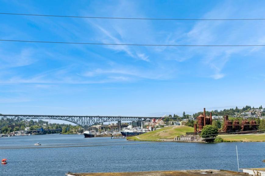2364 Fairview Ave E in Seattle, WA - Building Photo