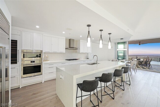 13935 Old Coast Rd in Naples, FL - Foto de edificio - Building Photo