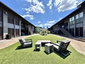 909 Reinli St in Austin, TX - Building Photo