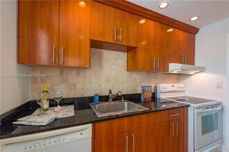 2420 SE 17th St in Fort Lauderdale, FL - Building Photo - Building Photo