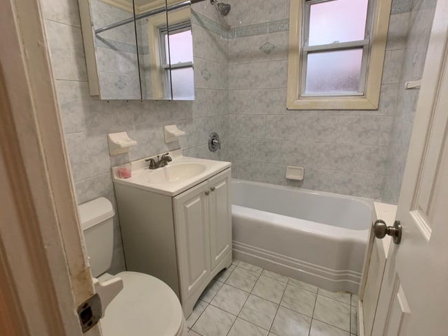 2313 Tenbroeck Ave, Unit 1st FL in Bronx, NY - Building Photo - Building Photo