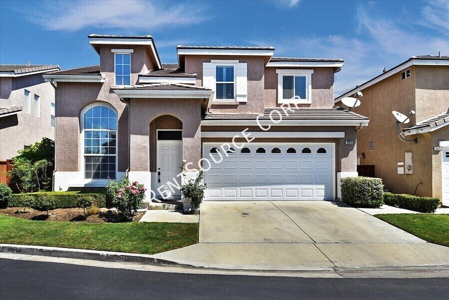 21575 Oak Dr in Santa Clarita, CA - Foto de edificio