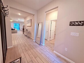 8321 Praise Dr in Tampa, FL - Building Photo - Building Photo