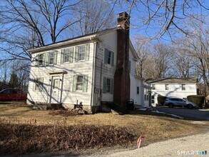 92 Huntingtown Rd in Newtown, CT - Building Photo - Building Photo