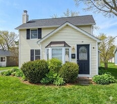 49 Hovey St in Oxford, MI - Building Photo