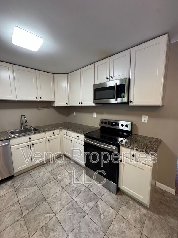 72 Hathorn Blvd in Saratoga Springs, NY - Building Photo - Building Photo
