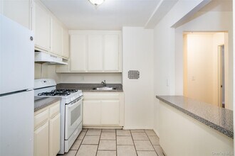 15 Lake St in White Plains, NY - Building Photo - Building Photo