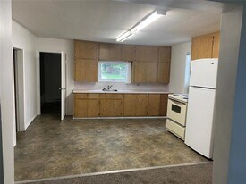 140 6 St NW in Carman, MB - Building Photo