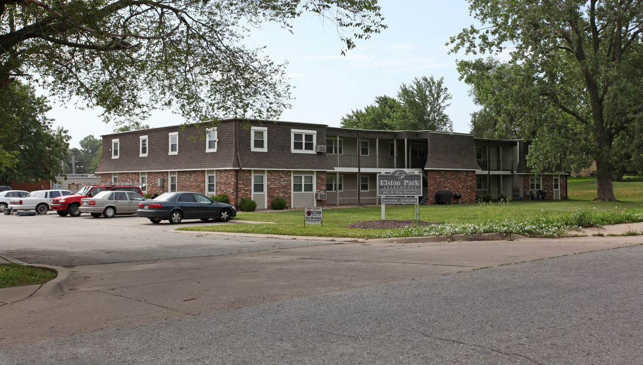 Elston Park Apartments in Olathe, KS - Foto de edificio