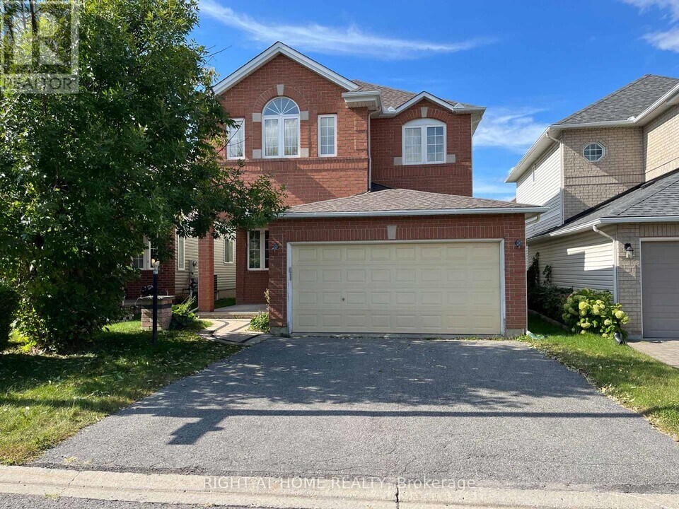 270 Deercroft Ave in Ottawa, ON - Building Photo