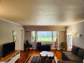 16 Grove St in Glen Head, NY - Building Photo - Building Photo