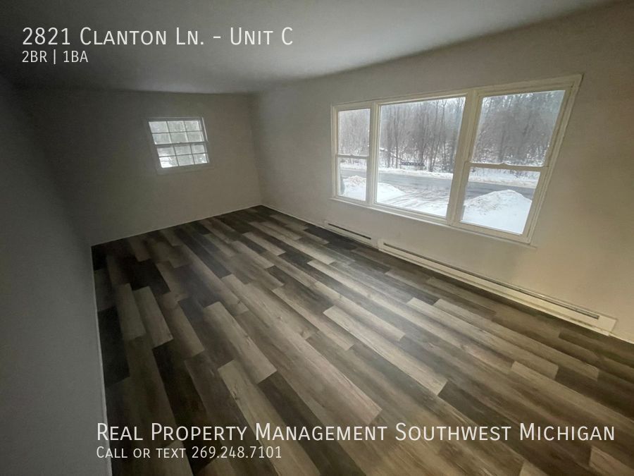 2821 Clanton Ln in Coloma, MI - Building Photo