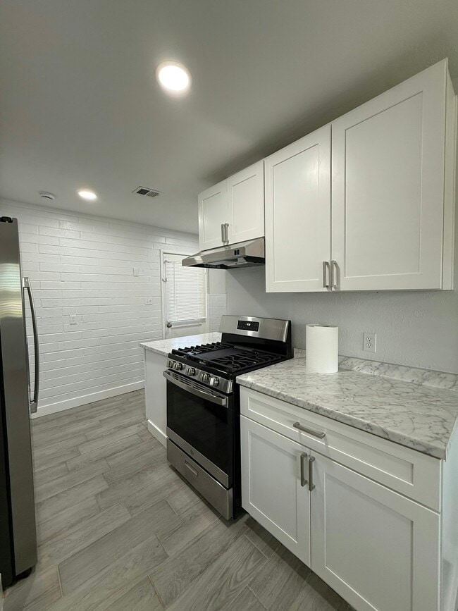property at 2206 W Vista Ave