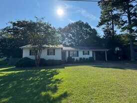 918 Dennis St SW in Jacksonville, AL - Building Photo