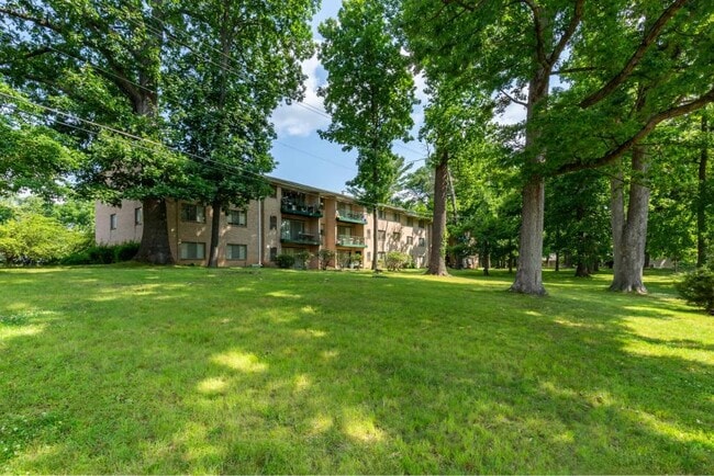 Auden Place in Silver Spring, MD - Foto de edificio - Building Photo