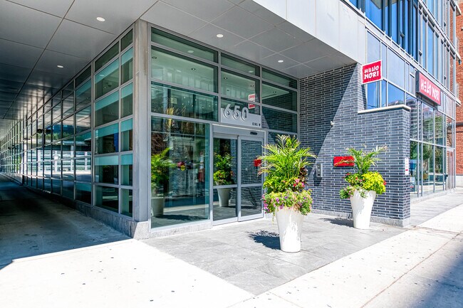 650 King St W in Toronto, ON - Building Photo - Building Photo