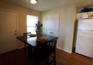 Mansion Creek Duplexes in Tyler, TX - Building Photo - Building Photo