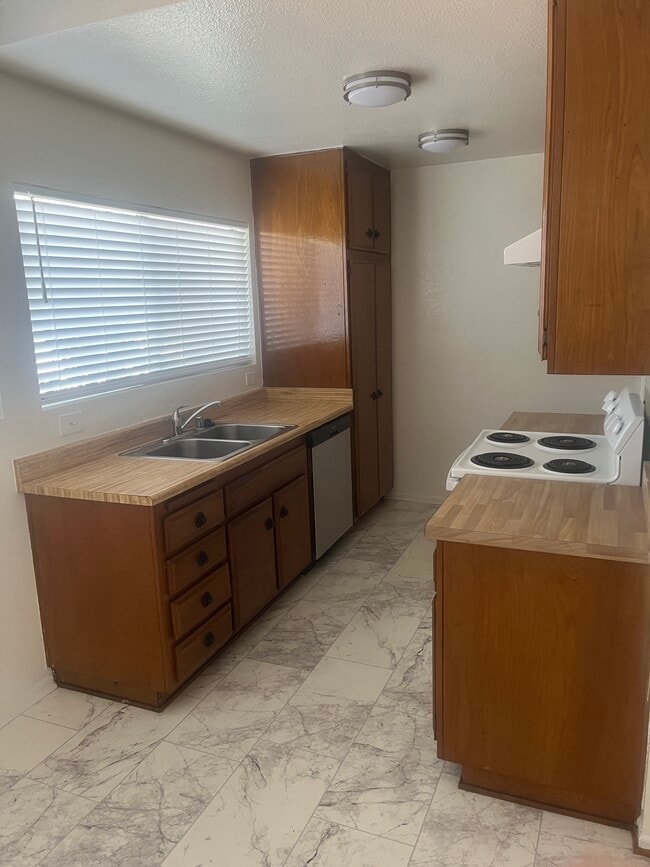 8652 Gloria Ave, Unit D in Garden Grove, CA - Building Photo - Building Photo