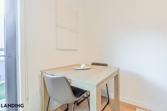 2623 Keene St, Unit 528 in Houston, TX - Building Photo - Building Photo