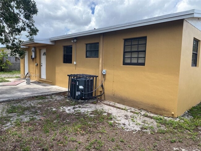 3460 NW 208th St in Miami Gardens, FL - Building Photo - Building Photo